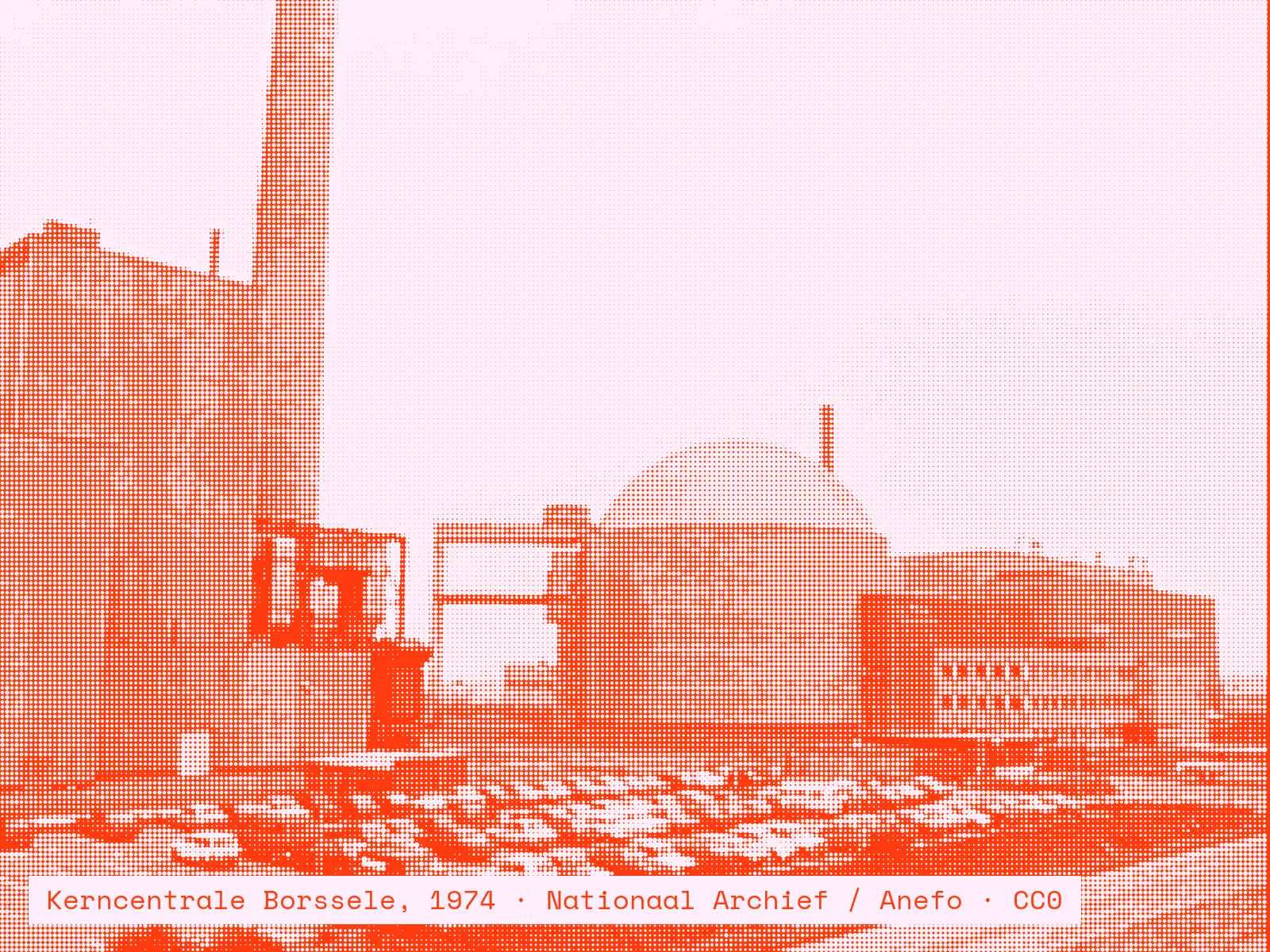 De kerncentrale Borssele in 1974, kort na de bouw: de koepel en de schoorsteen