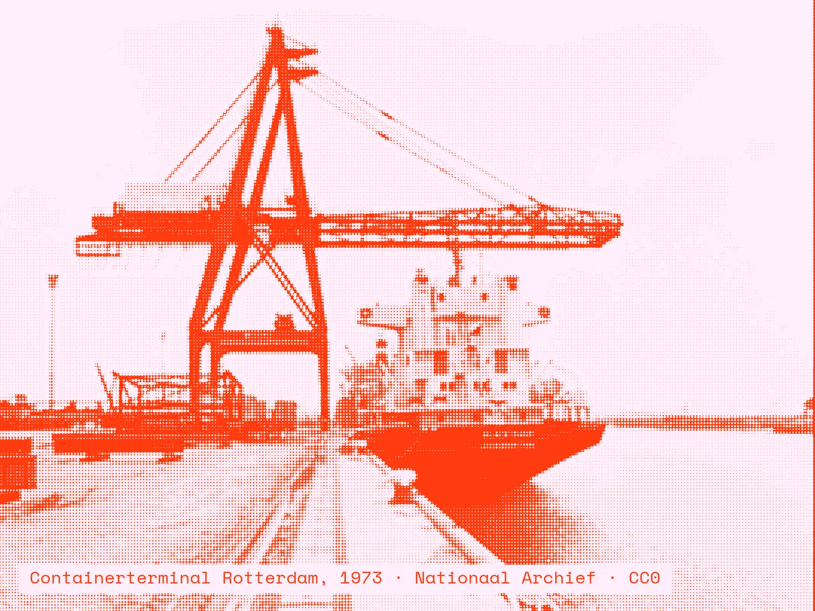 De containerterminal in de haven van Rotterdam in 1973: een grote containerkraan naast een schip